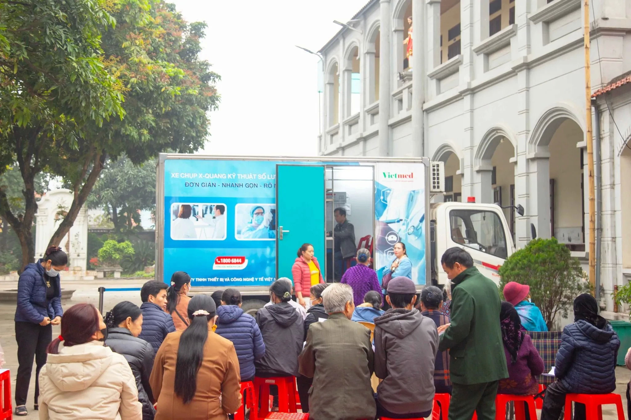 Caritas Tổng giáo phận Hà Nội đã tổ chức khám và cấp thuốc miễn phí